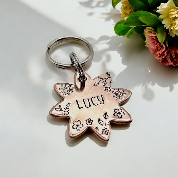 Médaille Fleur pour Chien, Médaillon Personnalisé en Cuivre, Médaille Gravée avec Fleurs