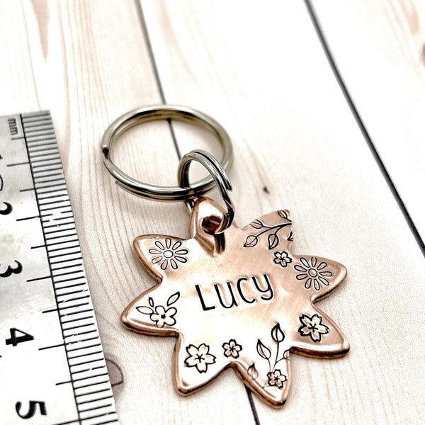 Médaille Fleur pour Chien, Médaillon Personnalisé en Cuivre, Médaille Gravée avec Fleurs