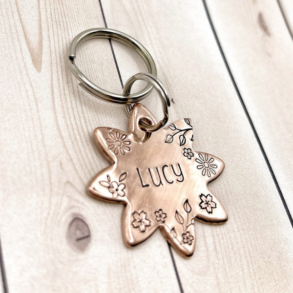 Médaille Fleur pour Chien, Médaillon Personnalisé en Cuivre, Médaille Gravée avec Fleurs