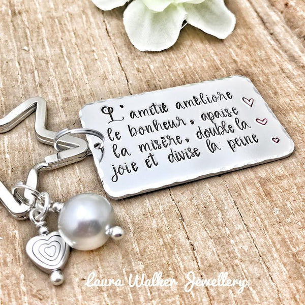 Keychain 'Friendship improves happiness'