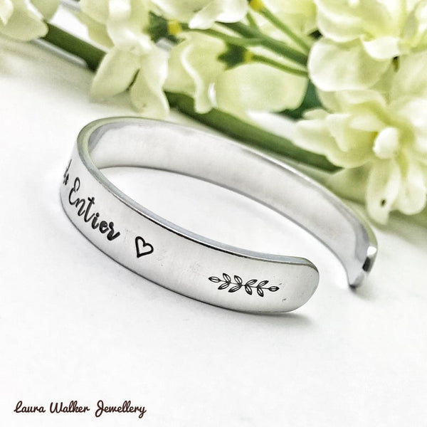 Tata Tatie Jewelry, Bangle Engraved 'The Best Aunt in the Whole World'