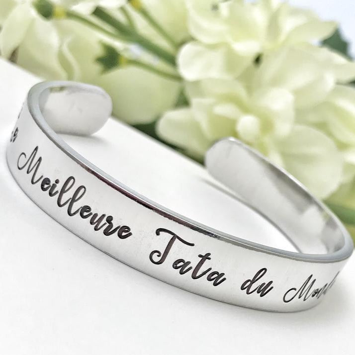 Tata Tatie Jewelry, Bangle Engraved 'The Best Aunt in the Whole World'