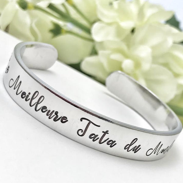 Tata Tatie Jewelry, Bangle Engraved 'The Best Aunt in the Whole World'
