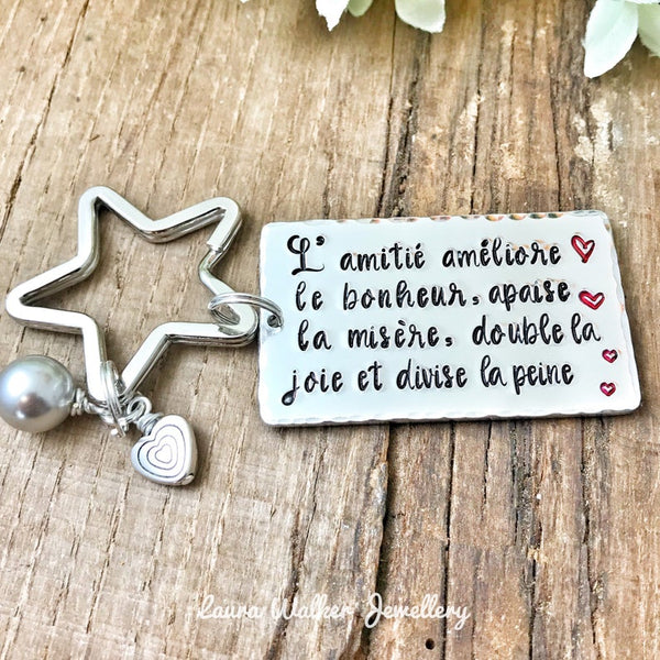 Keychain 'Friendship improves happiness'