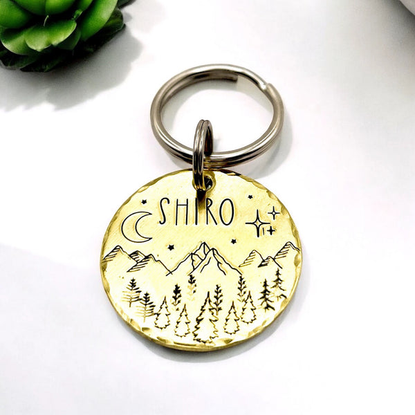 Médaille Personnalisée pour un Chien en Laiton, Montagnes et Arbres