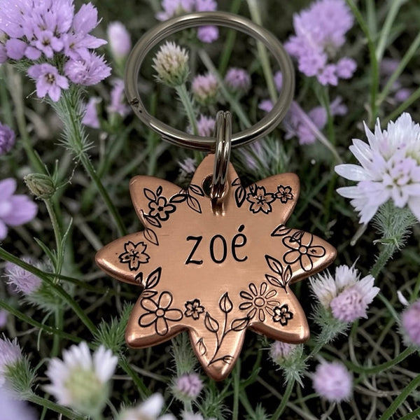 Médaille Fleur pour Chien, Médaillon Personnalisé en Cuivre, Médaille Gravée avec Fleurs