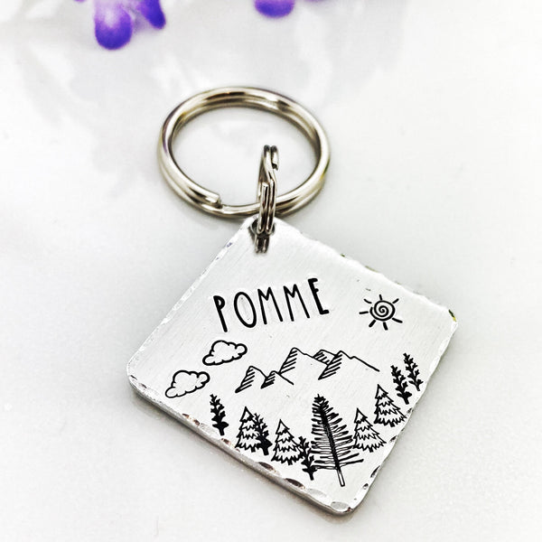 Médaillon d'identité Chien, Médaillon Personnalisé, Médaille Chien avec Montagne et Arbres