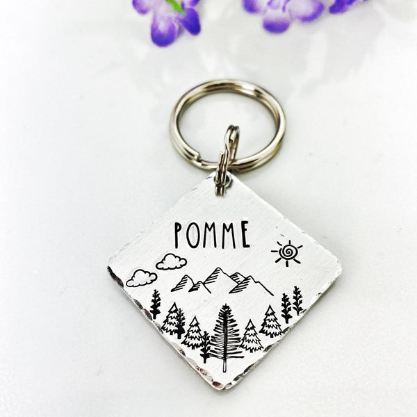 Médaillon d'identité Chien, Médaillon Personnalisé, Médaille Chien avec Montagne et Arbres