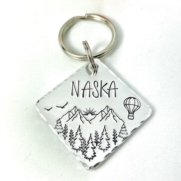 Médaillon d'identité Chien, Médaille Chien Montagnes et Forêt, Gravé avec Nom et Numéro