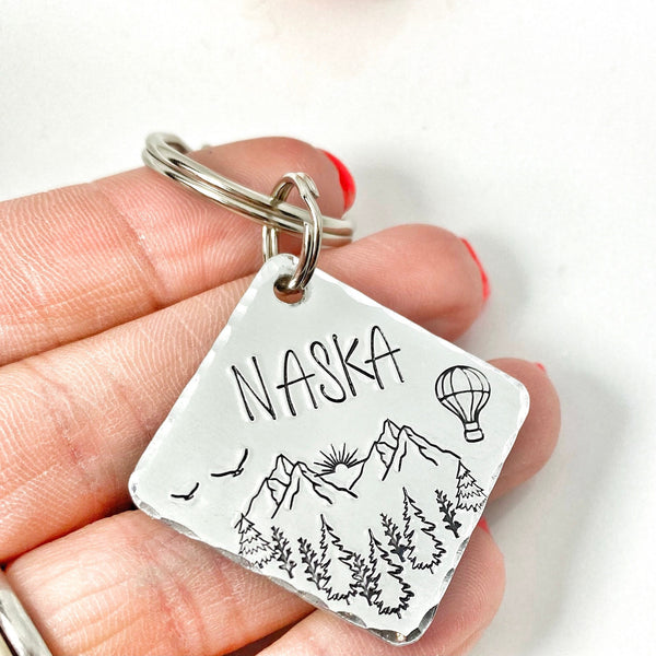 Médaillon d'identité Chien, Médaille Chien Montagnes et Forêt, Gravé avec Nom et Numéro