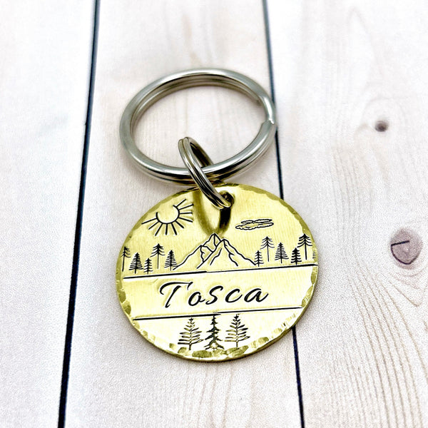 Médaille d'identité Chien, Médaillon Personnalisé avec Montagnes et Forêt, Médaille en Laiton pour un Chien