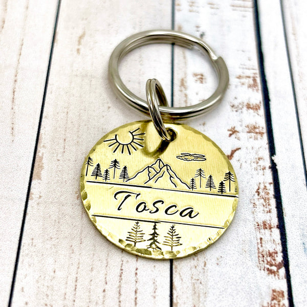 Médaille d'identité Chien, Médaillon Personnalisé avec Montagnes et Forêt, Médaille en Laiton pour un Chien
