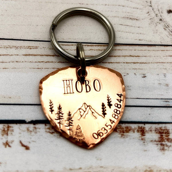 Médaille de Chien en Cuivre Laiton ou Aluminium, Personnalisable Nom et Numéro, Montagnes et Forêt