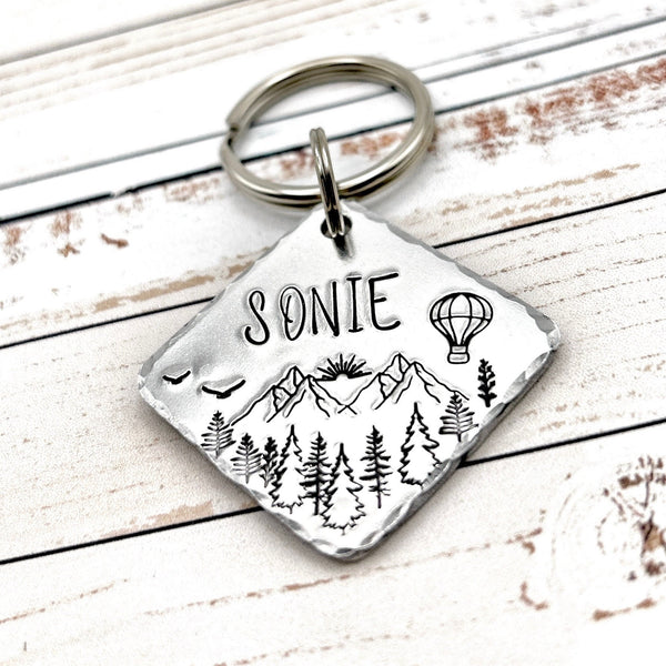 Médaillon d'identité Chien, Médaille Chien Montagnes et Forêt, Gravé avec Nom et Numéro