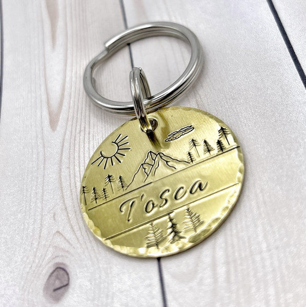 Médaille d'identité Chien, Médaillon Personnalisé avec Montagnes et Forêt, Médaille en Laiton pour un Chien