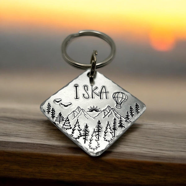 Médaillon d'identité Chien, Médaille Chien Montagnes et Forêt, Gravé avec Nom et Numéro