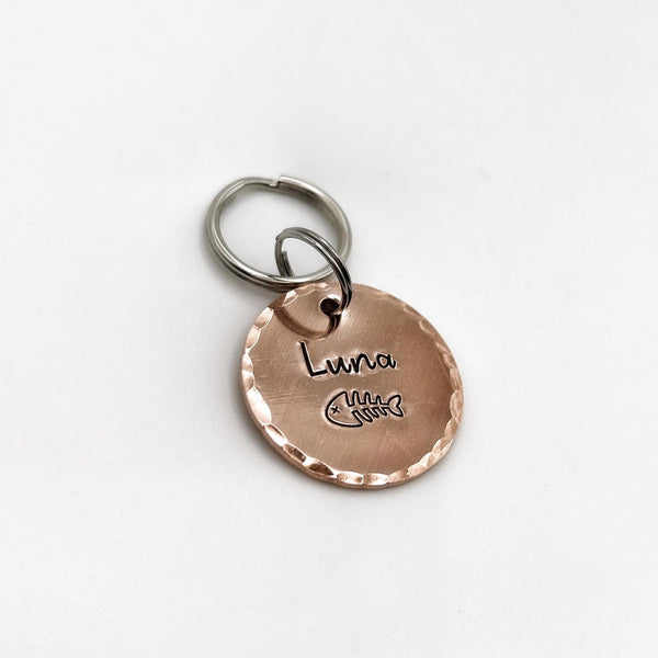 Médaille Ronde Personnalisée pour Chat – Gravée à la main - Pendentif Collier Chat, Étiquette Nom et Numéro