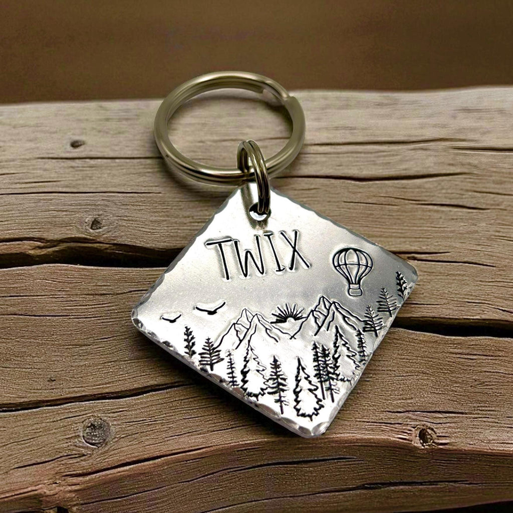 Médaillon d'identité Chien, Médaille Chien Montagnes et Forêt, Gravé avec Nom et Numéro