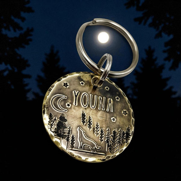 Médaille Personnalisée pour Chien, Médaillon en Laiton, Montagnes et Arbres, Médaille avec Loup
