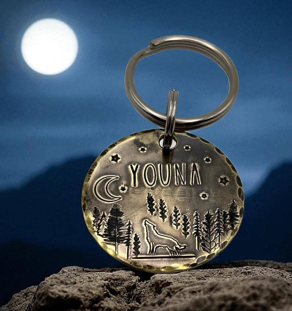 Médaille Personnalisée pour Chien, Médaillon en Laiton, Montagnes et Arbres, Médaille avec Loup