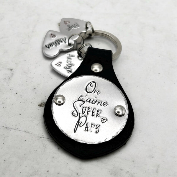 Porte-clés personnalisé cuir et aluminium – avec médailles gravés prénoms enfants - Cadeau Fête des Grands-Pères