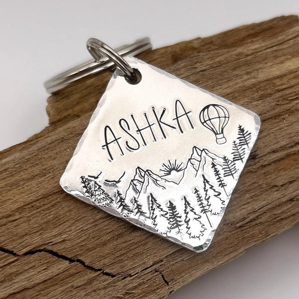Médaillon d'identité Chien, Médaille Chien Montagnes et Forêt, Gravé avec Nom et Numéro