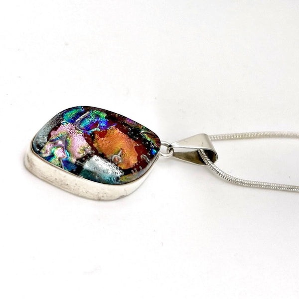 Collier Cadeau Femme en Argent Massif – Pendentif en Verre Dichroïque Irisé, Bijou Artisanal