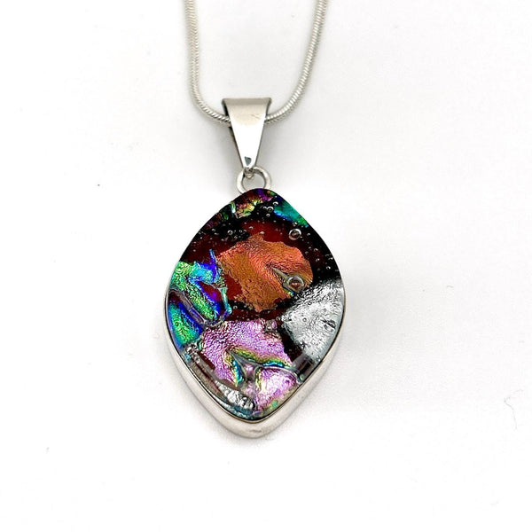 Collier Cadeau Femme en Argent Massif – Pendentif en Verre Dichroïque Irisé, Bijou Artisanal