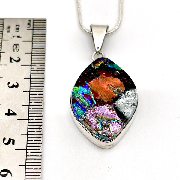 Collier Cadeau Femme en Argent Massif – Pendentif en Verre Dichroïque Irisé, Bijou Artisanal