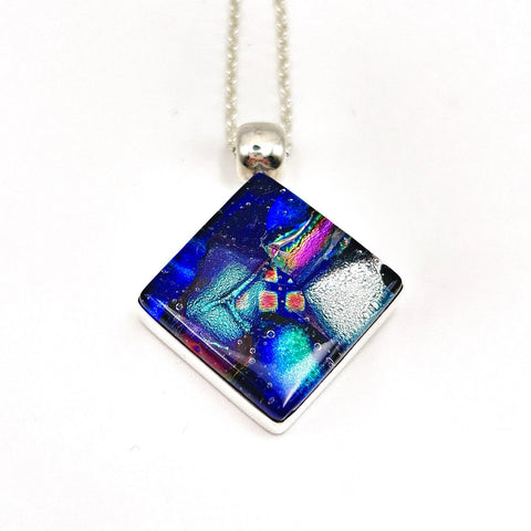 Collier en argent et verre dichroïque – pendentif en verre fusionné fait main – bijou artisanal – idée cadeau femme
